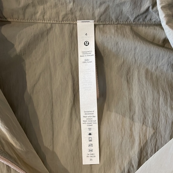 Size 4 lululemon nylon pullover - Picture 2 of 4